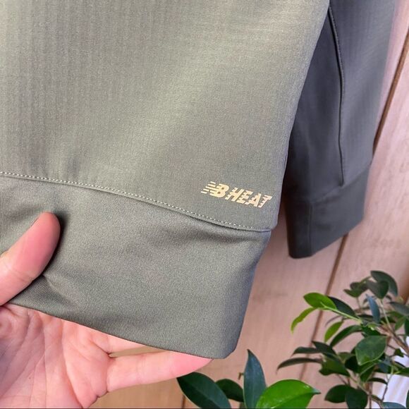 RARE Women's 2021 -  50th NYC Marathon Finishers Jacket - Picture 6 of 15